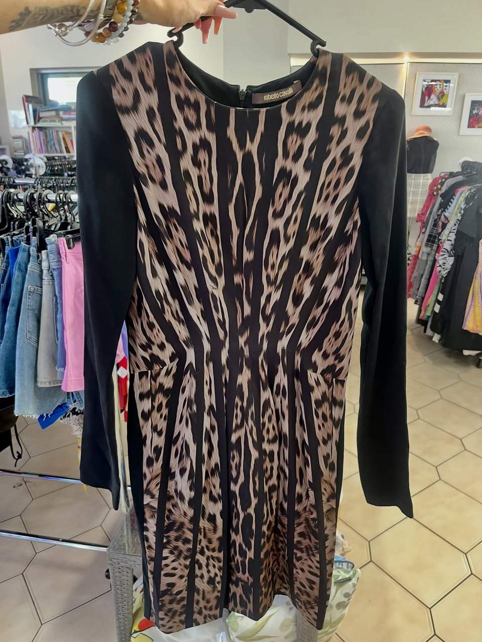 Stunning ROBERTO CAVALLI dress. Size 40 Italian.
#robertocavalli #secondhandfashion #opshop #goldcoastshopping #thrifter