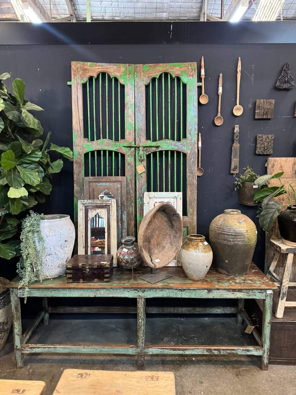 Call us on 0475461235 if you see anything you like. Visit us 7 days a week 10-5 corner of booth st and guihen st Annandale
#lunatiques