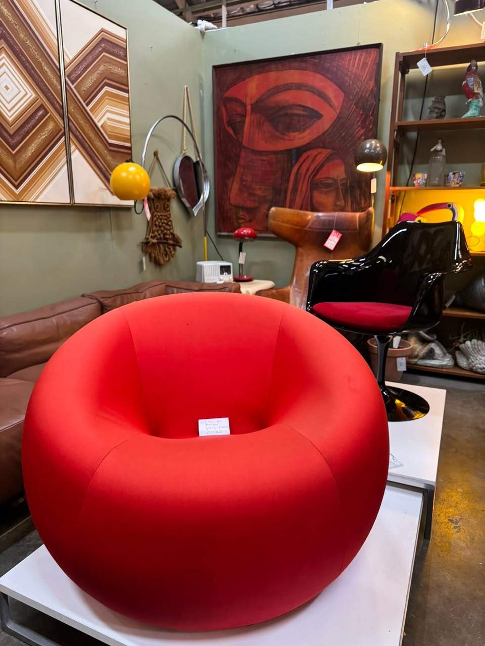 Call us on 0475461235 if you see anything you like. Visit us 7 days a week 10-5 corner of booth st and guihen st Annandale
#lunatiques