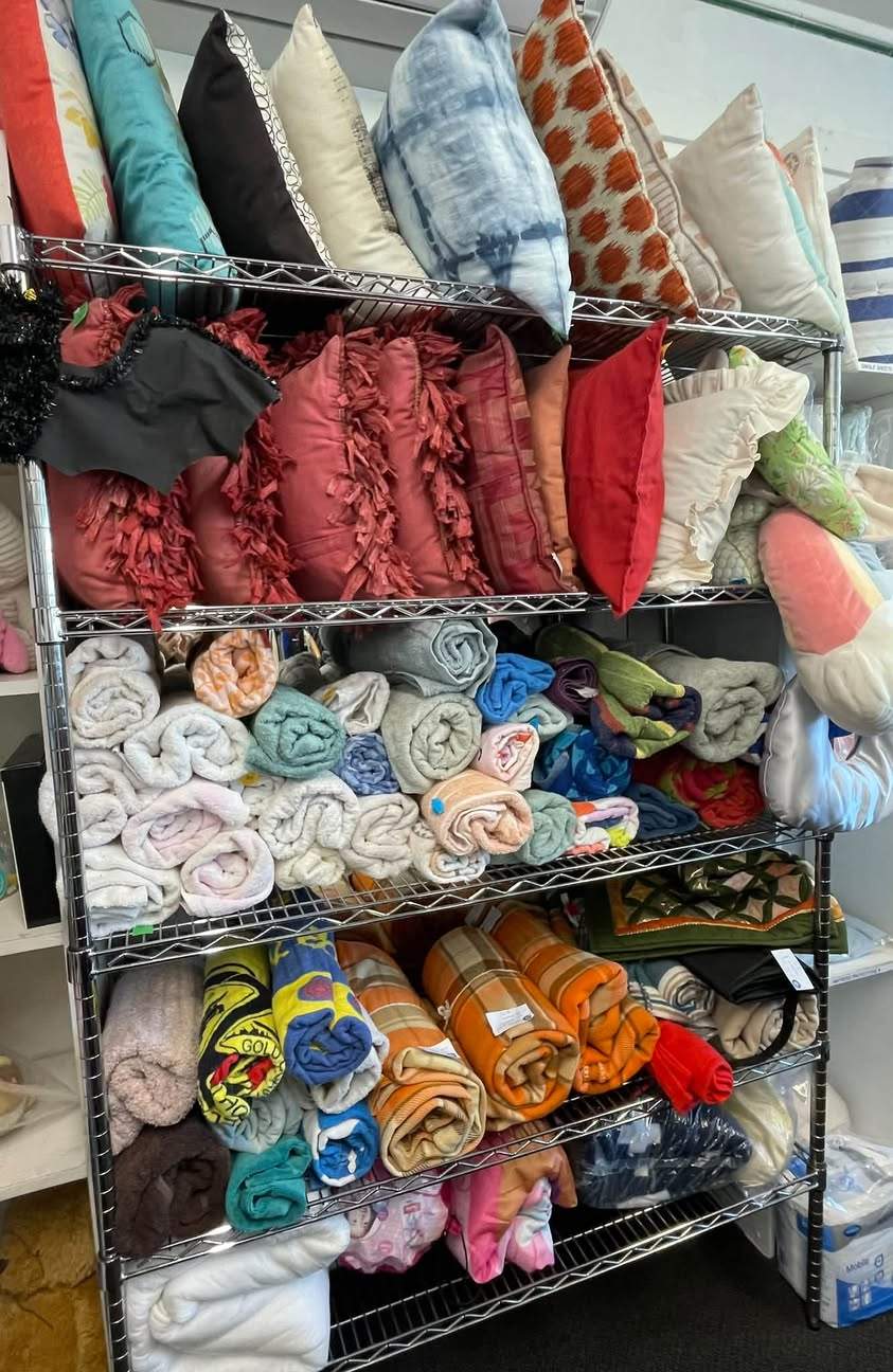 ~~ Mt Maunganui Shop Highlight ~~
Located
 1 Dee St (opposite ex-RSA)
The sweetest opshop on the block! Specialty brand clothes in store - refreshed weekly
 Wonderful window displays
best book buys and loads of towels in store NOW
~~ Come meet our friendly faces
and see the shop for yourself ~~