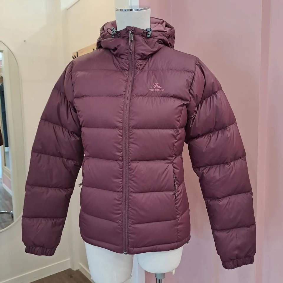 Is it winter or spring........
Seed - Linen Pant - Size 10
Macpac - Halo Puffer Jacket - Size 6
T.H Company - Wool Blend Knit - Free Size
Leila + Luca - Tiered Maxi Dress - Size 12
Dissh - Linen Vest - Size 10