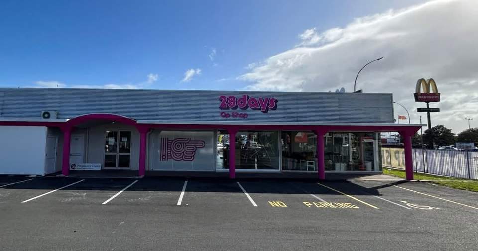 Wow! We are lucky! Another Op Shop here in Kirikiriroa!