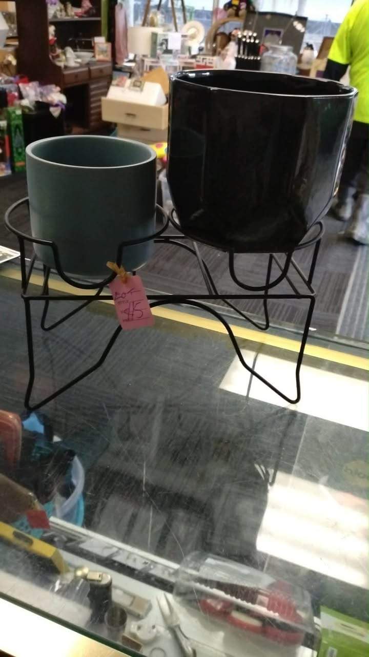 Look at all the goodies that came into our Dannevirke shop today!
We’ve had an amazing selection arrive, including warm clothing, scarves, home décor, stylish plant pots, decorative plates, hats, soft toys, Christmas treasures, puzzle books and so much more!
These fabulous finds will be priced and available in store throughout the week—so keep popping in, because the best treasures never stay around for long!
 Tararua Community Treasures, Dannevirke
 Monday–Friday, 9am–4pm
 Saturday, 10am–2pm
#TararuaCommunityTreasures #Dannevirke #FreshArrivals #OpShopTreasures #PrelovedGoodies #ShopLocal