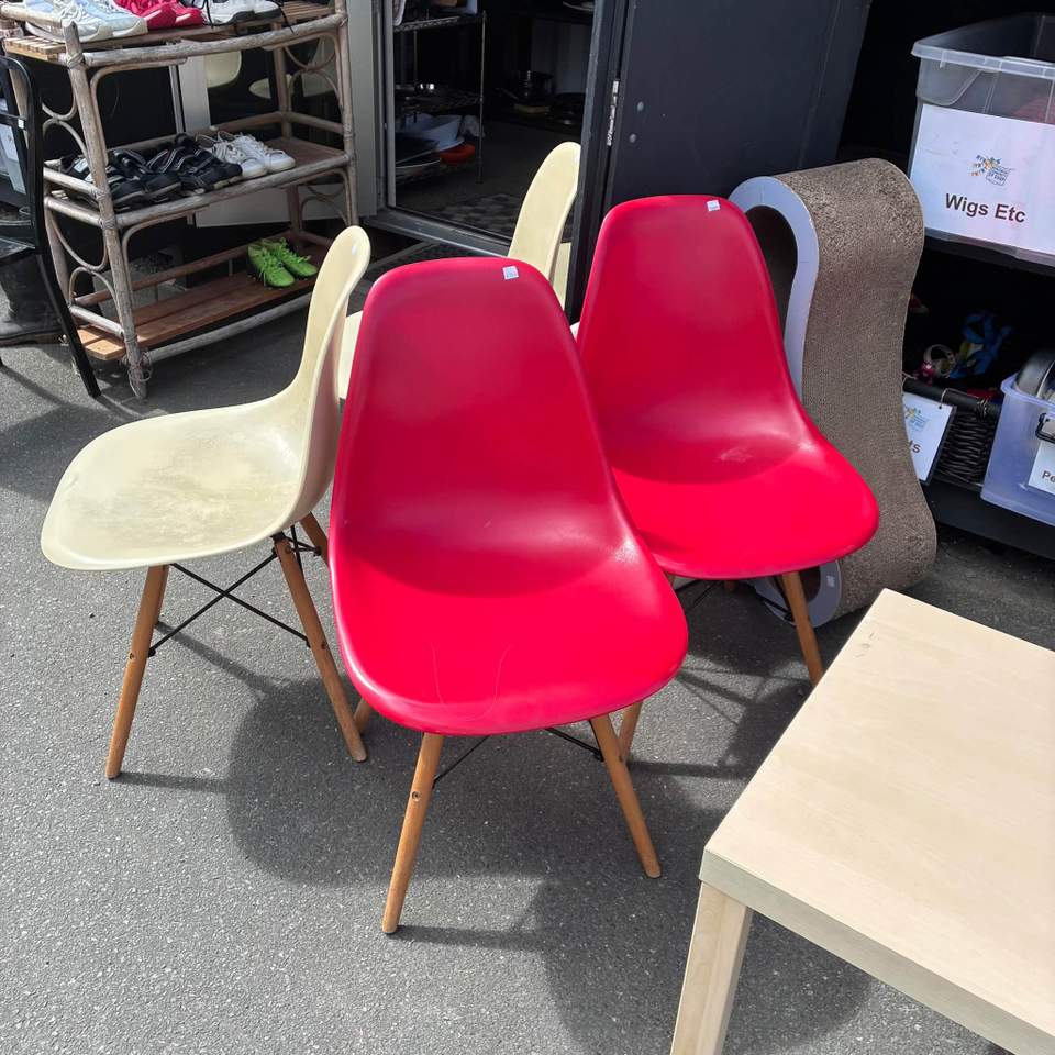 School’s out, sun’s out and plenty of good stuff in the shop:
Senso Western boots size 38 $65
Formica table $170 and Spindle chairs $65 each
Red chairs $15, white chairs $8
Kenwood food processor $30
Breville Juicer $35
High chairs n prams galore