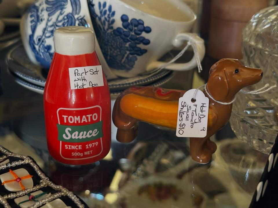 We have some fabulous treasures at Phil’s this Wednesday with ‘vintage’ being the theme of the day. Phil’s is open 10am-4pm and if you see something online you’ll have to get in to the op shop quick! Unfortunately we can’t hold items but the treasures keep on rolling out through the week as we sort through the fabulous pile of donations that come in. See you tomorrow!