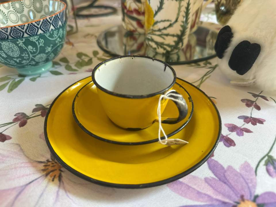 We have some fabulous treasures at Phil’s this Wednesday with ‘vintage’ being the theme of the day. Phil’s is open 10am-4pm and if you see something online you’ll have to get in to the op shop quick! Unfortunately we can’t hold items but the treasures keep on rolling out through the week as we sort through the fabulous pile of donations that come in. See you tomorrow!