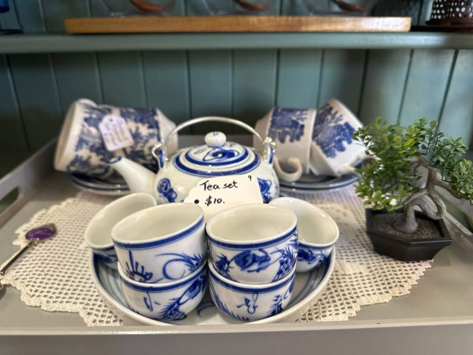 We have some fabulous treasures at Phil’s this Wednesday with ‘vintage’ being the theme of the day. Phil’s is open 10am-4pm and if you see something online you’ll have to get in to the op shop quick! Unfortunately we can’t hold items but the treasures keep on rolling out through the week as we sort through the fabulous pile of donations that come in. See you tomorrow!