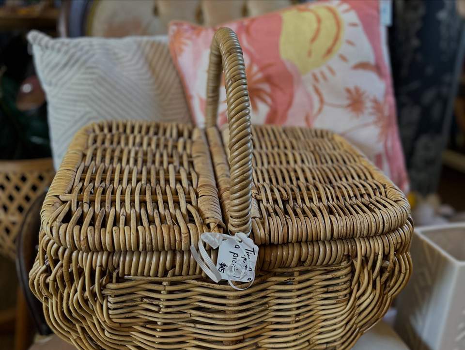 We have some fabulous treasures at Phil’s this Wednesday with ‘vintage’ being the theme of the day. Phil’s is open 10am-4pm and if you see something online you’ll have to get in to the op shop quick! Unfortunately we can’t hold items but the treasures keep on rolling out through the week as we sort through the fabulous pile of donations that come in. See you tomorrow!