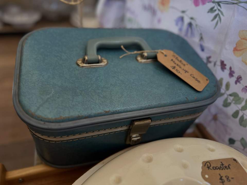 We have some fabulous treasures at Phil’s this Wednesday with ‘vintage’ being the theme of the day. Phil’s is open 10am-4pm and if you see something online you’ll have to get in to the op shop quick! Unfortunately we can’t hold items but the treasures keep on rolling out through the week as we sort through the fabulous pile of donations that come in. See you tomorrow!