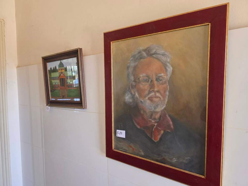 FLASH SALE !!! 9am onwards - Saturday 5th September on the OP Shop verandah (over the road from the Lions Riverside Market) Multiple pieces of artwork $20ea 2 racks of assorted clothing items BNWT No holds and only while stock lasts, so be sure to get there early so you don't miss out on a bargain.