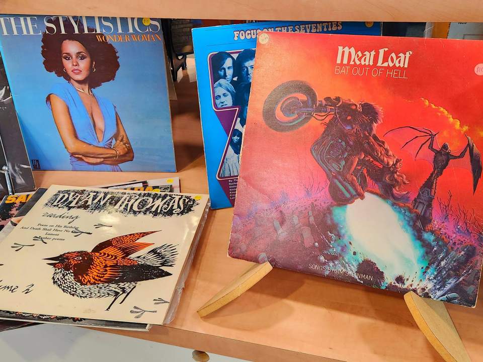 Groovy baby! Let the good times roll with all time classic LP records, cassettes and CD collectibles. 💃 🕺 These won't last long. No holds sorry. Just pop in-store. We are open 6days Mon-Fri 9am-5:30pm and Sat 9-5pm. Find us at 166 Tahunanui Drive, Nelson. See you soon 🎶 🎵 #charityshop #nelsontasmannz #habitatforhumanitynelson #fundraisingforacause #vintagefinds