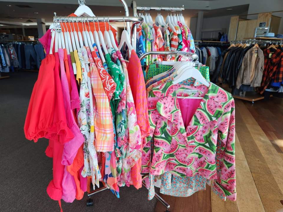 Thanks fab team for modeling these beautiful bright spring dresses

#charityshop
#fundraisingforacause
#dreamteam
#thankyouforyoursupport
#habitatforhumanitynelson
#spring