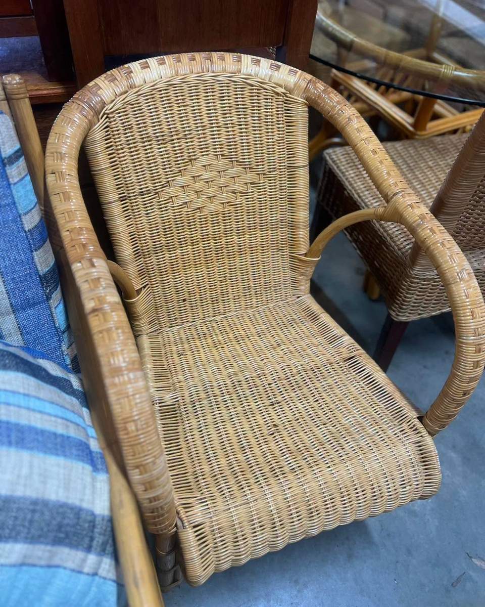 Fresh off the truck… some beautiful pieces in great condition! 🌟 Open tomorrow 9-4!! ✅