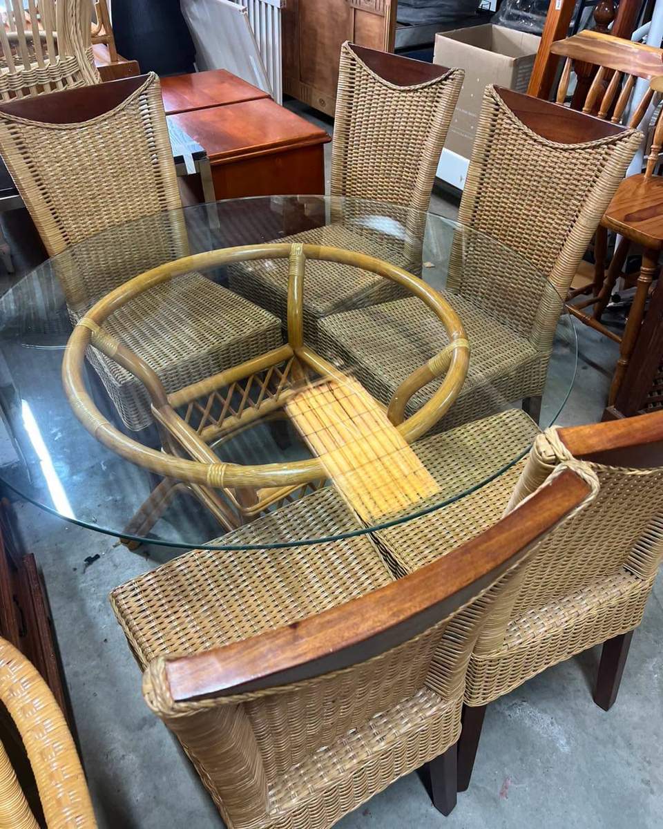 Fresh off the truck… some beautiful pieces in great condition! 🌟 Open tomorrow 9-4!! ✅