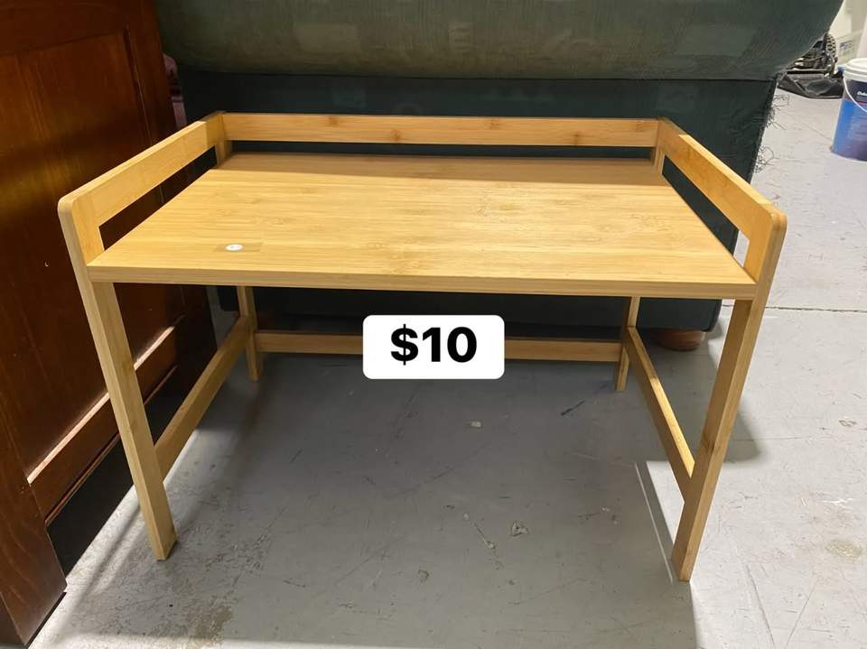 Looking to start the week off right??
Stop by and shop with us!
321 Fraser street, Tauranga
Open Tuesday - Saturday 8:30-4
Closed Sunday & Monday
We have a great clothing sale going on all week toi! Fill a hand basket with shoes & clothes ( excludes high end racks) for $10!!
If you have pre loved items to donate, call us at 07 5710775 or msg us at admin@bridgeputreach.org.nz to get a free pick up booked in.
