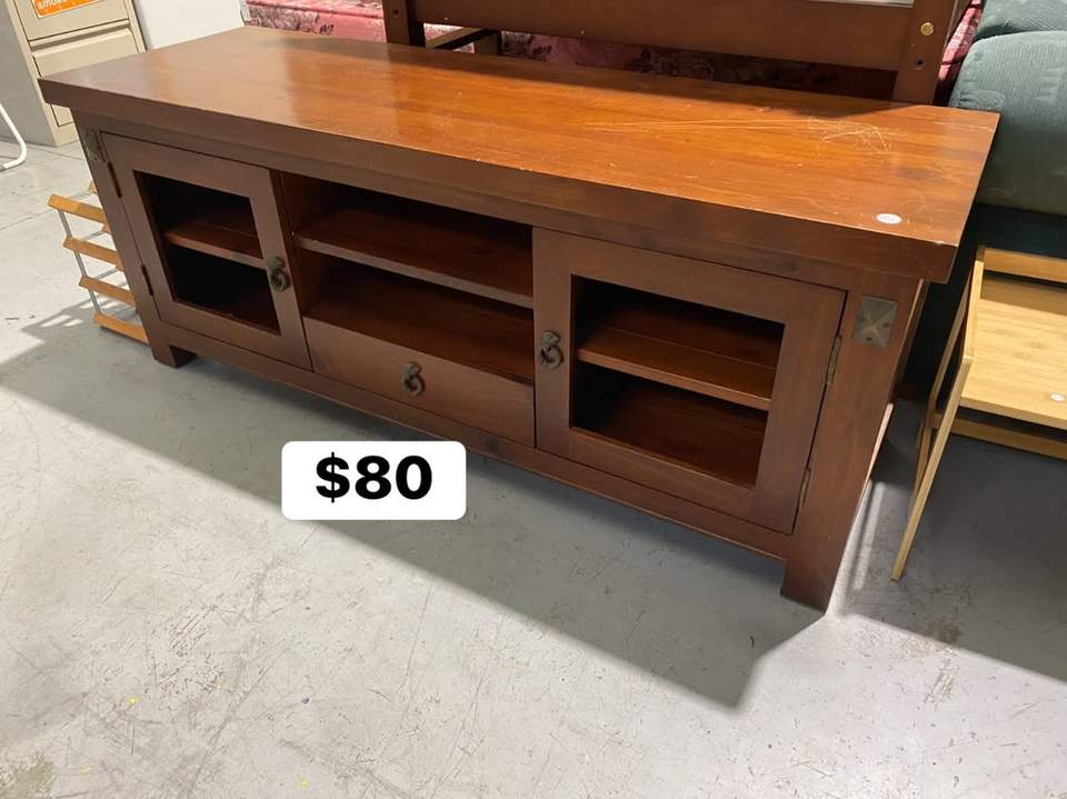 Looking to start the week off right??
Stop by and shop with us!
321 Fraser street, Tauranga
Open Tuesday - Saturday 8:30-4
Closed Sunday & Monday
We have a great clothing sale going on all week toi! Fill a hand basket with shoes & clothes ( excludes high end racks) for $10!!
If you have pre loved items to donate, call us at 07 5710775 or msg us at admin@bridgeputreach.org.nz to get a free pick up booked in.