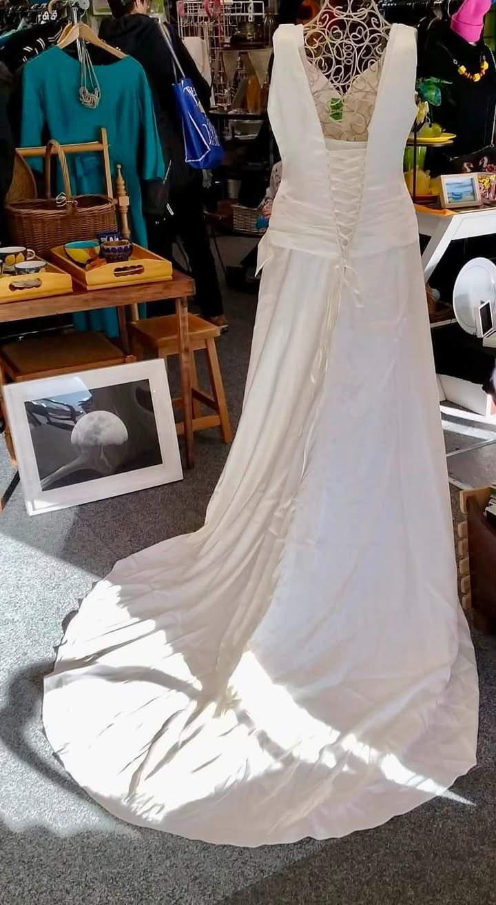 What a beautiful day in the Capital today - a hint that Spring is only 2 weeks away.

Special donation instore - a STUNNING (12) Maggie Sottero wedding gown 🥰

Please ph ☎️ 044760381 for ALL enquiries about anything you see listed here. Many thanks.