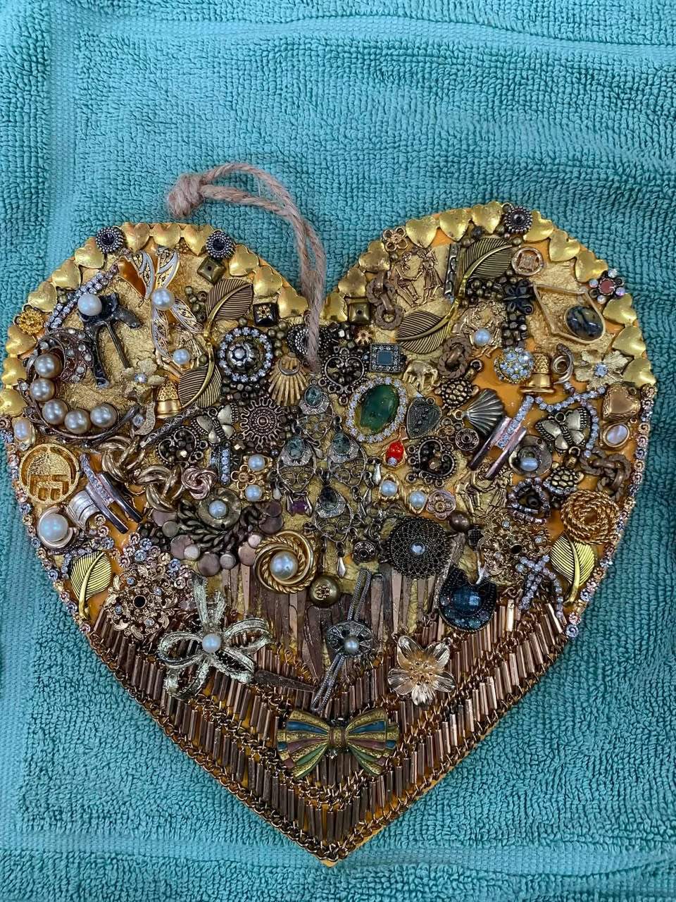 It’s amazing what can be created using bits and pieces of broken jewellery and bits and bobs. Di, one of our regular, lovely customers, has made these beautiful pieces from bits she has bought from our shop. Di has more patience than me! They are truly gorgeous Di. Thank you so much for bringing them in to show us. ❤️