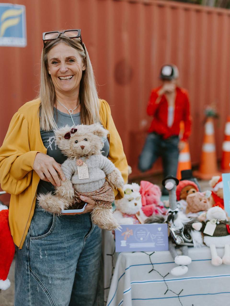 Make, grow or create something special here in our community? Stallholder applications are open for Wastebusters Christmas Market, and we’re looking for a varied mix of locally made products, art, jewellery, repurposed clothing, plants, homewares, skincare and more. Come and be part of a festive day out at Wastebusters on Saturday 28 November. Apply here: https://forms.gle/o77o4eCkFnY51r2g6 Big thank you to Deanna Gerlach for these goooorj photos from our Christmas Market last year. 😊💫