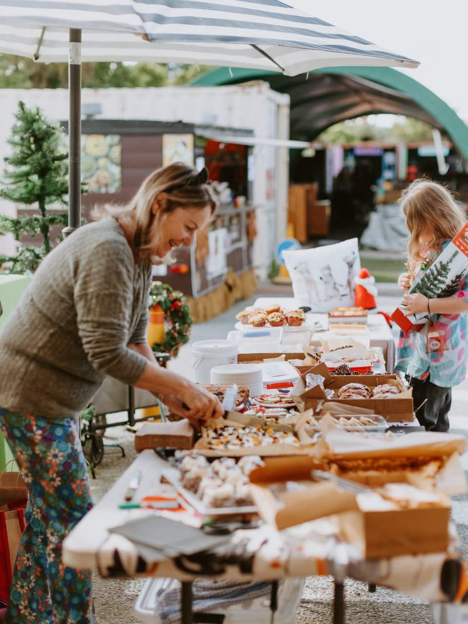 Make, grow or create something special here in our community? Stallholder applications are open for Wastebusters Christmas Market, and we’re looking for a varied mix of locally made products, art, jewellery, repurposed clothing, plants, homewares, skincare and more. Come and be part of a festive day out at Wastebusters on Saturday 28 November. Apply here: https://forms.gle/o77o4eCkFnY51r2g6 Big thank you to Deanna Gerlach for these goooorj photos from our Christmas Market last year. 😊💫