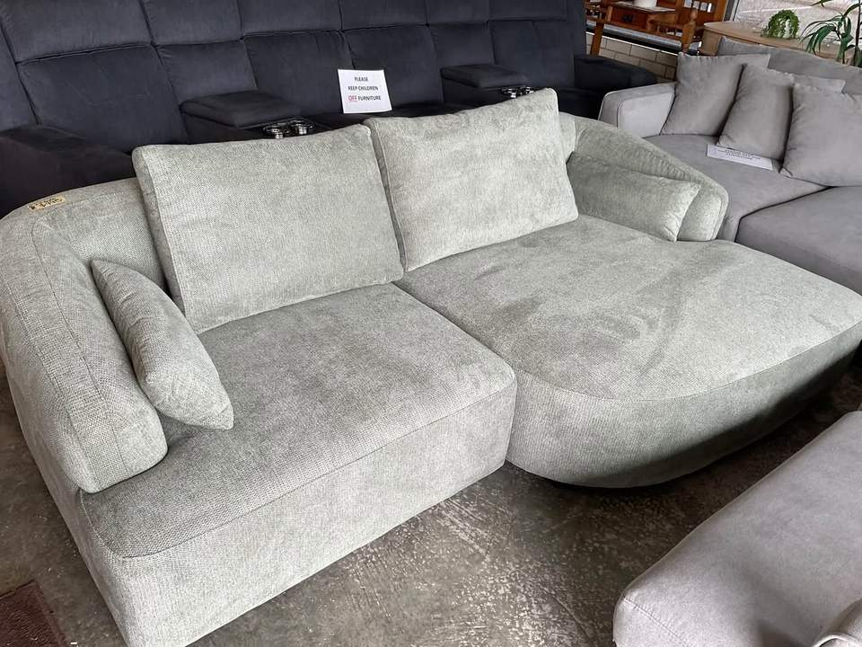 New Arrivals
Second Hand Rose

*Prices and measurements to come