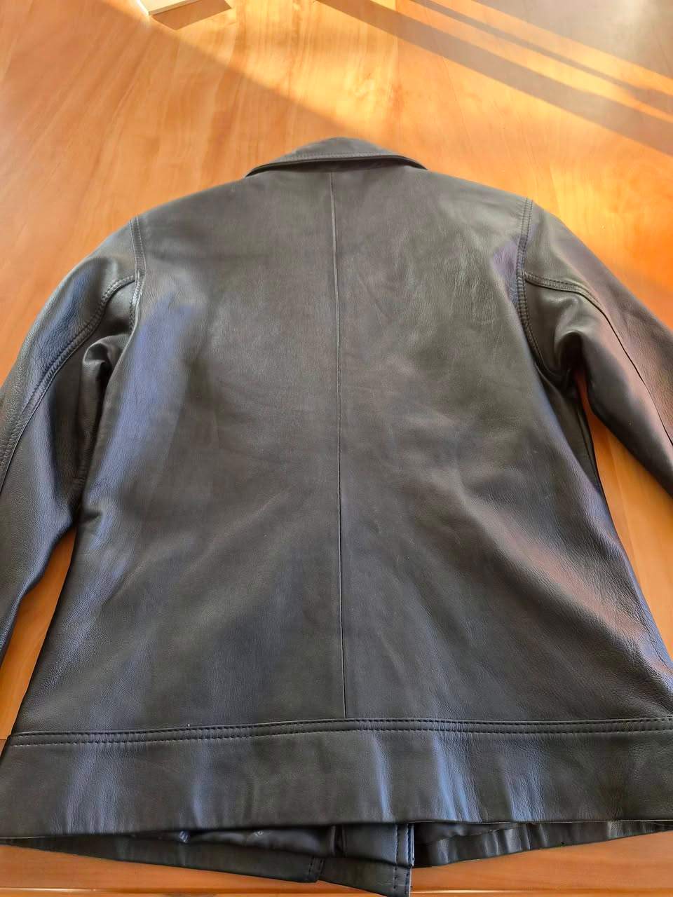 We received this beautiful leather jacket as a donation. I would like to give you as our followers  first opportunity to buy it. It is still in a great condition.
It is available for viewing at the Op Shop, weekdays 9h00 till 13h00. Ask for Riana, I keep it at the back.
Details:
Laris Jaya Leather Jacket
Dormeuil England
Soft black leather
Size M
$ 70