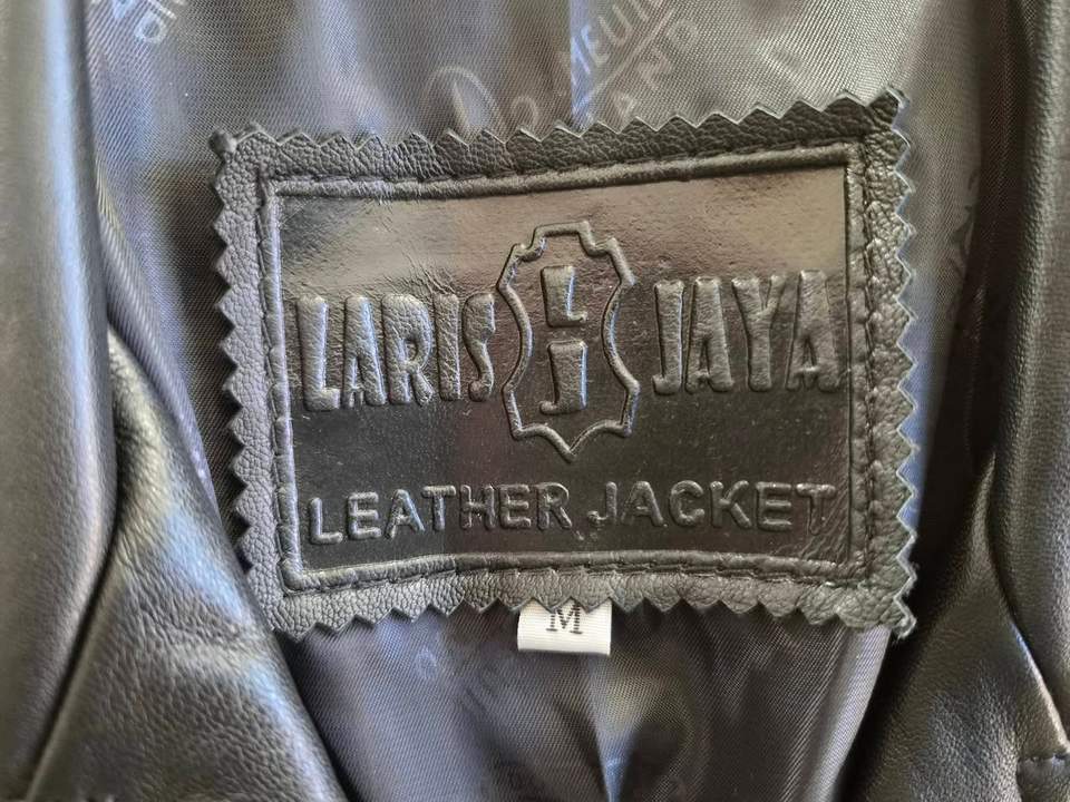 We received this beautiful leather jacket as a donation. I would like to give you as our followers  first opportunity to buy it. It is still in a great condition.
It is available for viewing at the Op Shop, weekdays 9h00 till 13h00. Ask for Riana, I keep it at the back.
Details:
Laris Jaya Leather Jacket
Dormeuil England
Soft black leather
Size M
$ 70