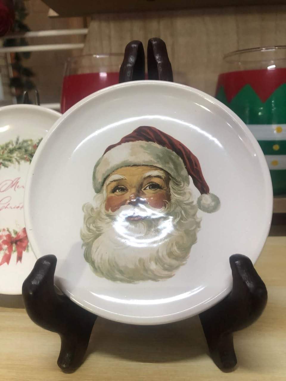 It’s beginning to look a lot like Christmas here at Norman st Thrift .We have a wonderful selection of gifts,Xmas decor,decorations and trees all available now.