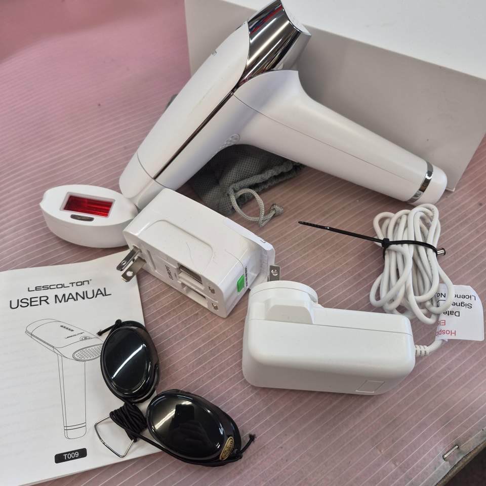 LIKE NEW & READY TO GO!
Hospice Shop Gore has a Lescolton T009 beauty device for sale in like-new condition!
Perfect for at-home hair removal, skin rejuvenation, acne treatment and more.
Call in and grab a bargain!
 Available in store now.
Tag a beauty gadget lover!
#HospiceShopGore #HospiceSouth #OpShopFind #BeautyBargain #ShopSecondhand #GoreNZ
