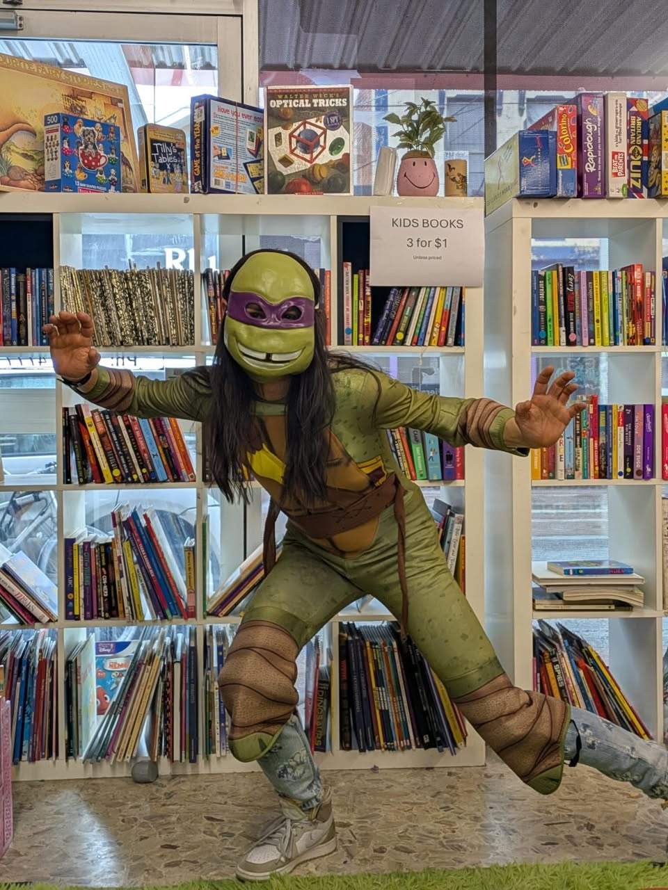 𝐂𝐨𝐰𝐚𝐛𝐮𝐧𝐠𝐚!🐢📚 Kelly is getting into the Children’s Book Week spirit at BSL Op Shops! From costumes and books to toys and hidden treasures, your local BSL Op Shop has everything you need to create a Book Week look for less. ✨ Shop pre-loved, celebrate sustainably and help support the Brotherhood of St. Laurence work towards an Australia free of poverty. 💛♻️