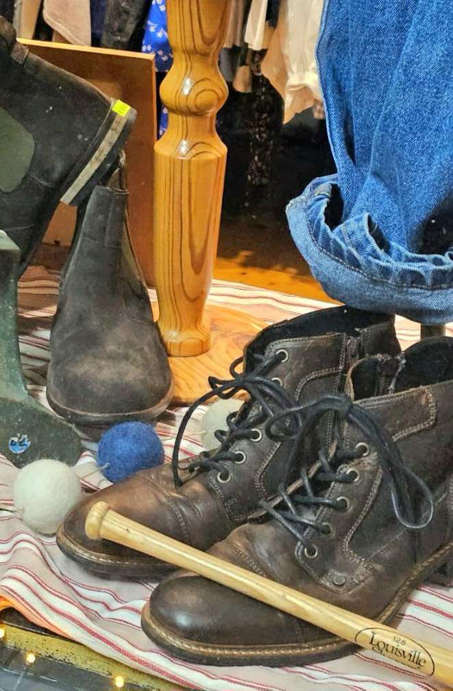It's Father's Day this Sunday 6th Sept. Our new window celebrates all the great Dad's out there. Kids, bring your pocket money, we have lots of affordable gifts for Dad. We're open Wed to Sun 10am-2pm. Can you spot Winston the Wombat in the window? #FathersDay #fathersdaygifts Robertson Discover More #opshopping #whereswinston #giftsfordad #winstonthewombat #visitrobertsonnsw #WORTHTHEDRIVE