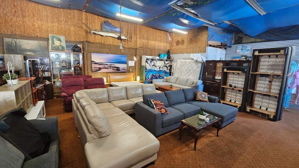 Im late im late for a very important date no time like another for a visit to Secondhand Wonderland 18 Urch St open 930 -3 weekdays 930 -1 Saturdays WE ALSO BUY AND SELL FURNITURE AND WHITEGOODS
