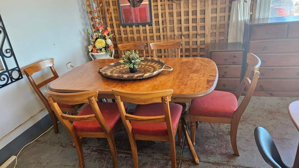 Im late im late for a very important date no time like another for a visit to Secondhand Wonderland 18 Urch St open 930 -3 weekdays 930 -1 Saturdays WE ALSO BUY AND SELL FURNITURE AND WHITEGOODS