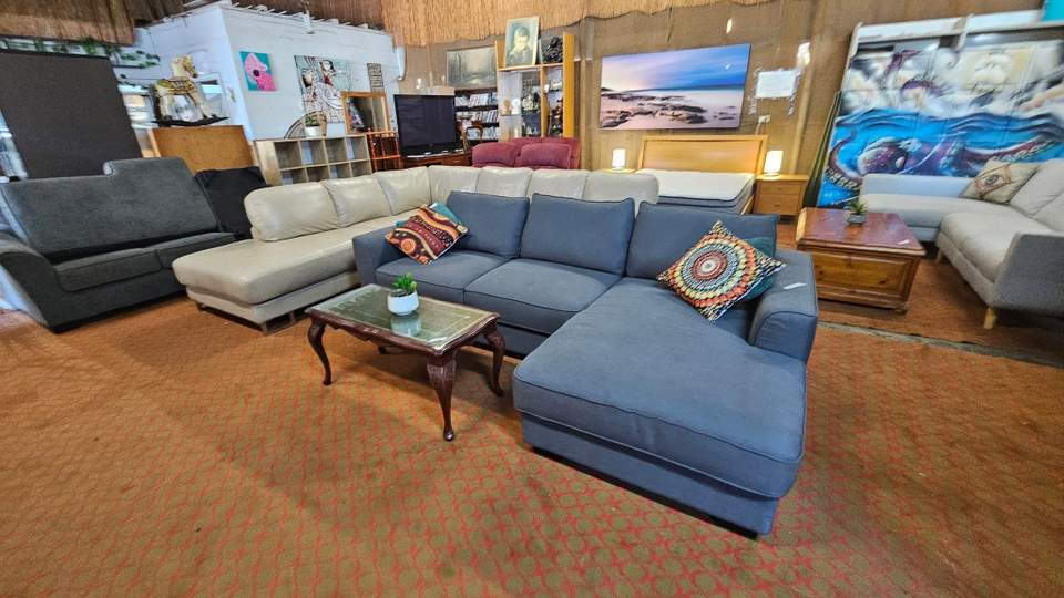 Im late im late for a very important date no time like another for a visit to Secondhand Wonderland 18 Urch St open 930 -3 weekdays 930 -1 Saturdays WE ALSO BUY AND SELL FURNITURE AND WHITEGOODS
