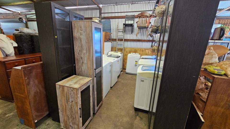 Im late im late for a very important date no time like another for a visit to Secondhand Wonderland 18 Urch St open 930 -3 weekdays 930 -1 Saturdays WE ALSO BUY AND SELL FURNITURE AND WHITEGOODS