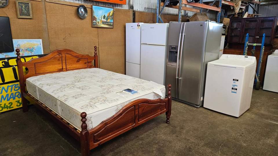 Im late im late for a very important date no time like another for a visit to Secondhand Wonderland 18 Urch St open 930 -3 weekdays 930 -1 Saturdays WE ALSO BUY AND SELL FURNITURE AND WHITEGOODS