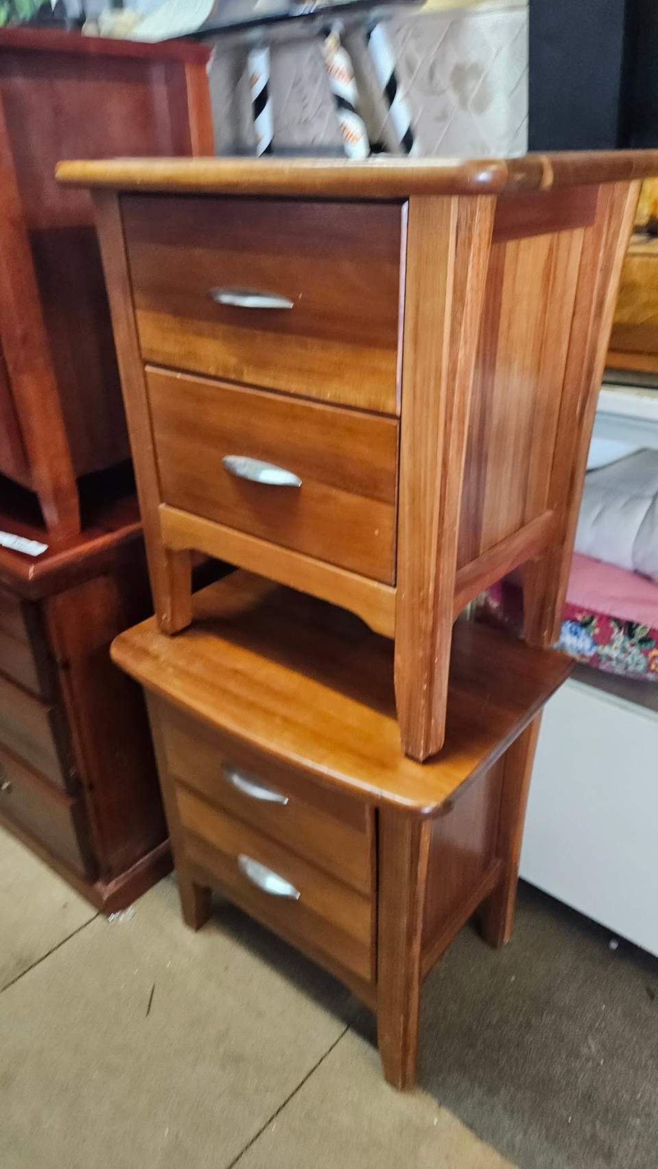 Im late im late for a very important date no time like another for a visit to Secondhand Wonderland 18 Urch St open 930 -3 weekdays 930 -1 Saturdays WE ALSO BUY AND SELL FURNITURE AND WHITEGOODS