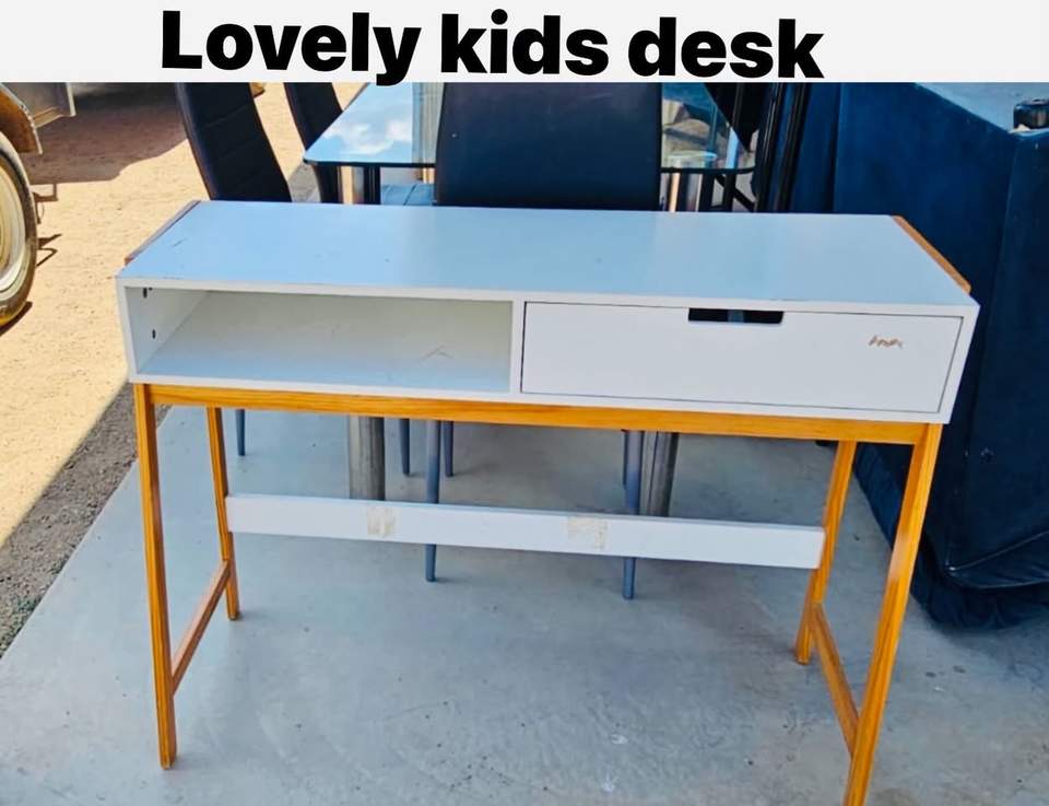 A lovely furniture pick up , if your in need of any of these call into the shop for a look and a price