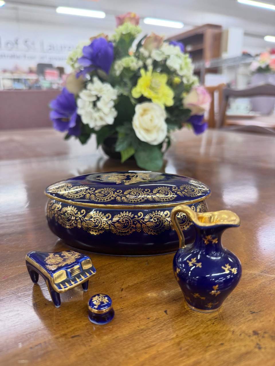 We thought we’d do the leg work for you and find some of the most curious and fabulous items in our Moonee Ponds store. From art and homewares to toy cars, books, hats, clothes, musical instruments and even your next vintage display suitcase - here are a few things that caught our eye this week. 👀 That’s the joy of op shopping - you never quite know what you might find. (Though after this post, hopefully you do! 😉) Pop in, have a browse and give something great its next life in your home. 💚 #opshopfinds #bslopshopfinds #mooneeponds
