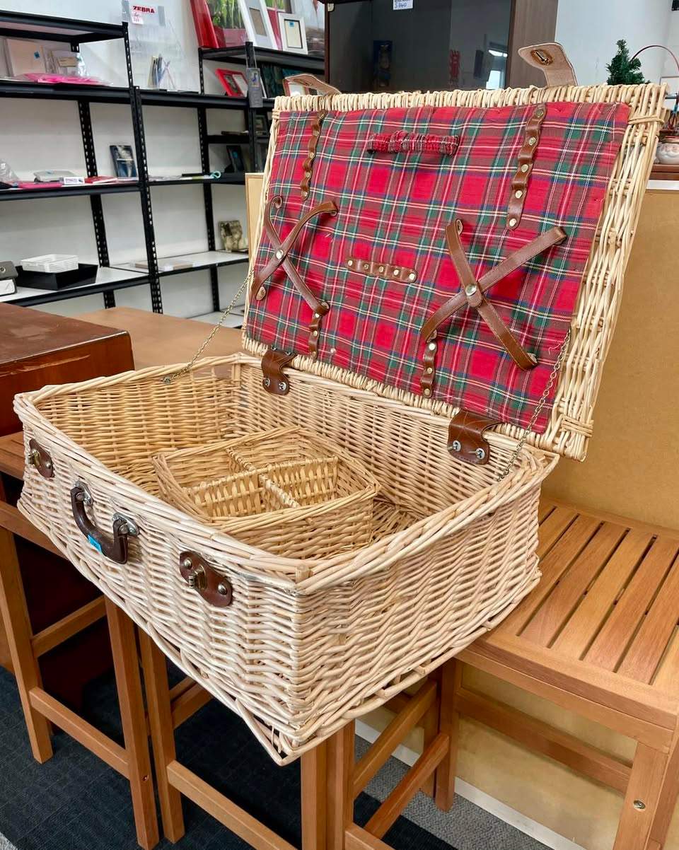 Habitat ReStore Sydenham has a LaserDisc, Dolls of the World, a basketball arcade game, 50 hats and a new camping chair among this week's finds.