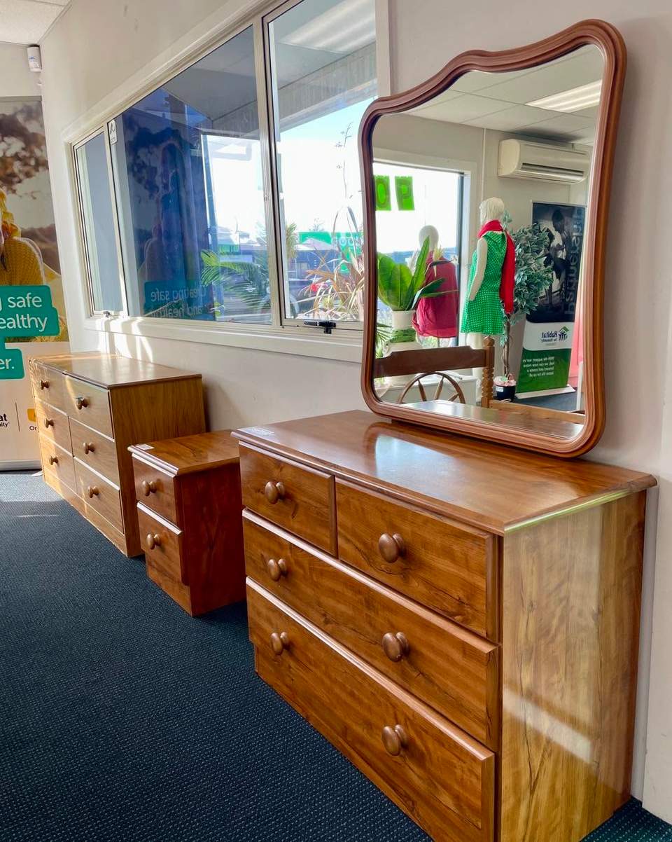 Habitat ReStore Sydenham has a LaserDisc, Dolls of the World, a basketball arcade game, 50 hats and a new camping chair among this week's finds.