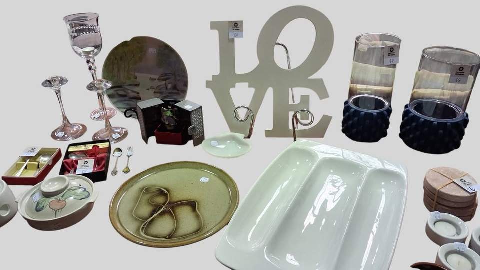 PLEASE NOTE we are now accepting:
 Small bags of Ladies' & Kids'
      SUMMER clothing ONLY;
 All Men's clothing;
 Books, Toys, Furniture, Linen,
      Bric-a-Brac ...
All items should be clean & in good condition for resale. Many Thanks!
Today we received many wonderful donations of clothing, shoes & bric-a-brac which will be out in the shop very soon, so do call in this week if you don't want to miss out!!