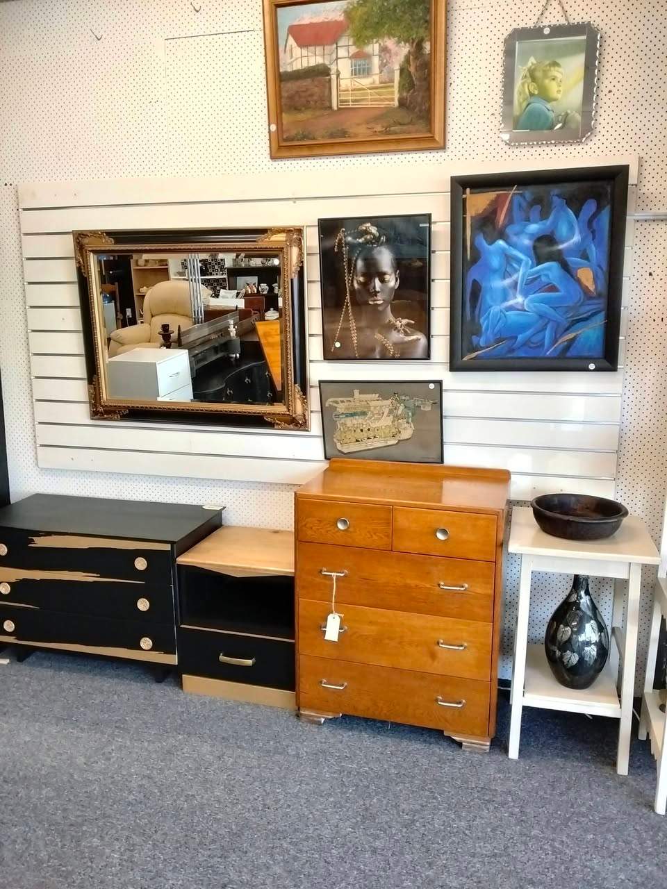 Save money, buy items with character, be sustainable. Save 30%. Experience a shop full of beautiful and interesting things, that is mobility and pushchair friendly.
Open every day, except Monday, 10am-2pm, or by appointment.
2 Breakwater Road, Moturoa Shopping Centre.