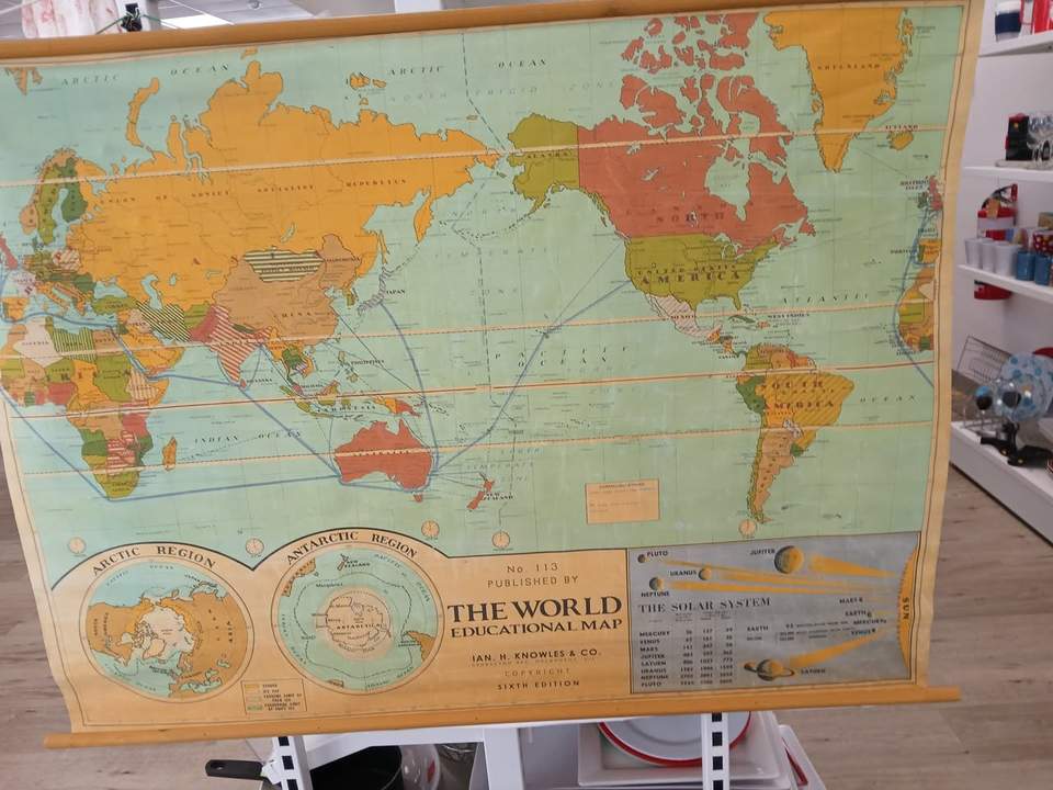 Vintage world map excellent condition  only $25.
