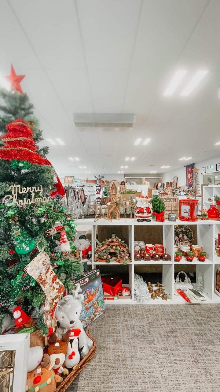 Christmas is just around the corner and the Westgate Family Store is getting ready for you and your whanau to celebrate in style
Many prezzies to pack and wrap can be found in-store today