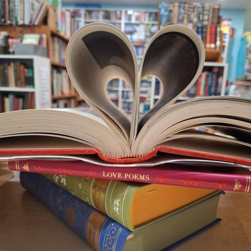 Love Your Bookshop Weekend!
Not happy with just a day, we are celebrating for the weekend, the 10th and 11th of October.   20% off secondhand books, not including consignment and new items.
@loveyourbookshopau @bluemountainsbookshoptrail @visitglenbrook @bluemountainsbooks