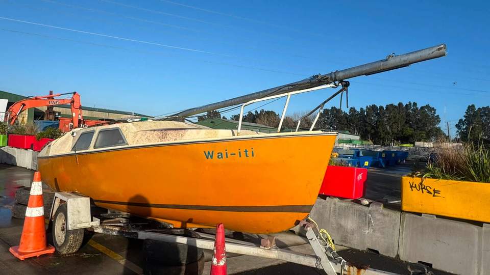 A boat with possibilities at Tipping Point Henderson ⛵ Wai-iti could be restored for the water, turned into a garden feature, backyard bar or outdoor hangout. Who’s got the vision?