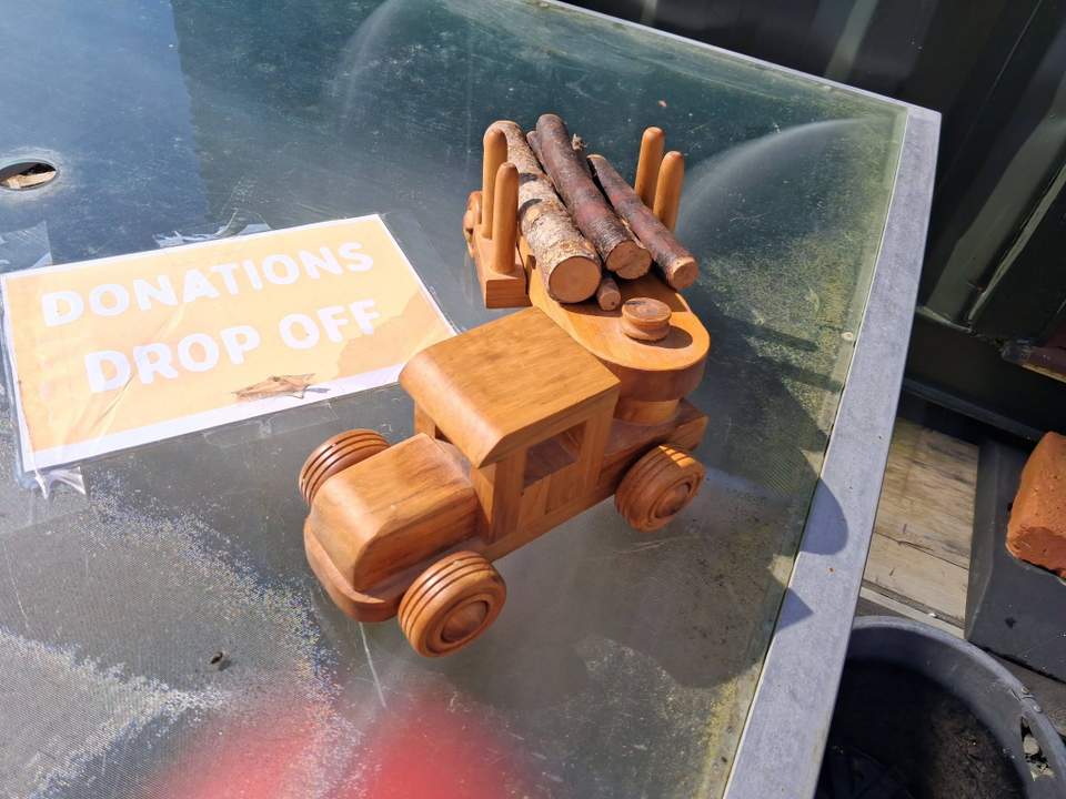 OneCoast auction #32: Wooden toy truck and trailer Auction closes: 8pm, Sunday 13 September Opening bid: $10 Just one small auction this week, a cute wooden logging truck with a trailer and half a load of logs that can easily be added to. Biro in the photos shows you the size.