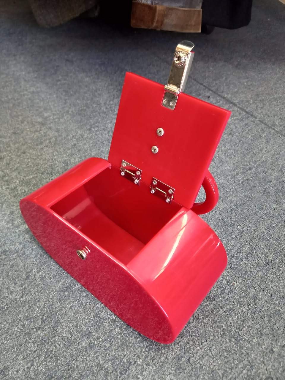 We don't just stock clothing, there's all sort of trinkets and accessories available in-store too! Come find your treasures and finishing touches today.