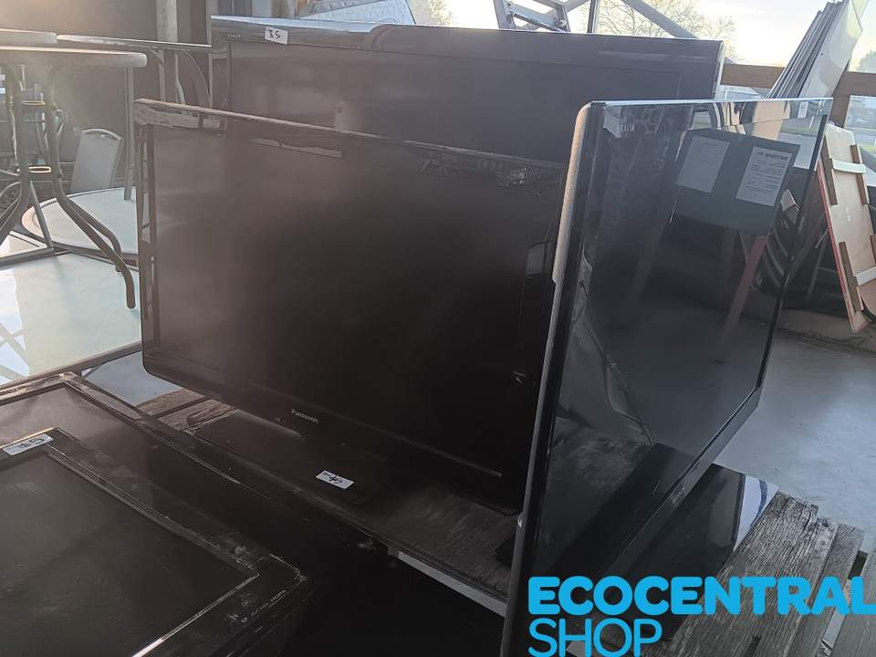 📺 THESE 20 TVs HAVE BEEN REDUCED TO JUST $5 EACH! 📺 Looking for a bargain for the spare room, garage, bach or kids’ room? We’ve got 20 TVs reduced to just $5 each, with a range of sizes and brands to choose from. Even better, all of these TVs have been PAT tested and come with an electrical safety certificate, so you can shop with confidence. Check out the photos to see what’s available — at just $5 each, these bargains won’t last long! 📍 EcoShop – 191 Blenheim Road, Christchurch 🕘 Open 9am–5pm, 7 days #EcoShop #Christchurch #TVBargain #SecondHand